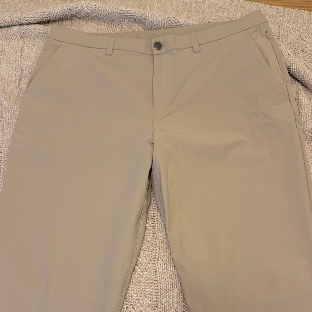 lululemon athletica Men's Chinos in Light Tan